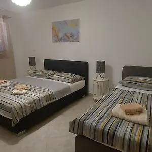 Apartman Spomax, Pag Town